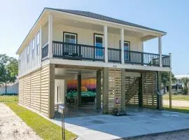 Steps Away from Cruisin' the Coast , Gulfport 2BR, Game Room, and Free Parking