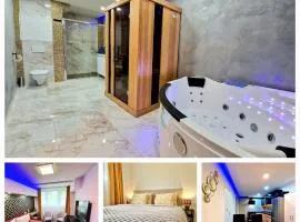 Wellness Gold apartment with Private SAUNA & JACUZZI