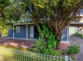 Dog Friendly Holiday House In Bongaree