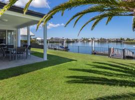 Dog Friendly Home With Canal Views, pet-friendly hotel in Banksia Beach