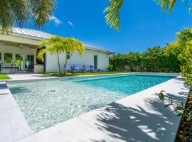 Luxury House 4 beds heated Pool w Jaccuzzi, hotel en North Bay Village