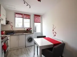 La Bourboule : Agréable T2 avec Terrasse, Balcon et Wifi - Proche Centre et Thermes - FR-1-608-245
