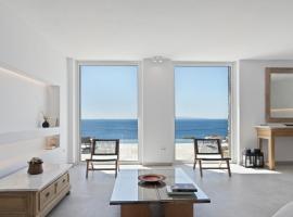 Villa Thalassa, Beachfront, Private Pool & Sunset Views, beach rental in Andros Chora