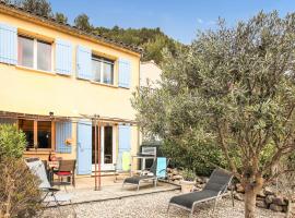Amazing Home In Propiac With Outdoor Swimming Pool, Wifi And 2 Bedrooms, hôtel à Propiac