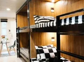 J & J Homestay、コロンのホステル