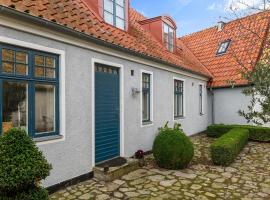 Stunning Home In Simrishamn With Wifi And 3 Bedrooms, cottage in Simrishamn