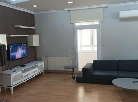3 rooms and living room, centrally located, large apartment, cheap hotel in Bayrakli