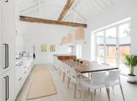 Simple Coastal Luxury near Southwold sleeps 10