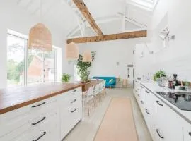 Simple Coastal Luxury near Southwold sleeps 10