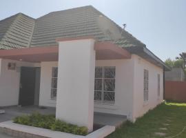 House in brufut near the sea / tanji bird reserve, cottage di Brufut