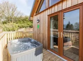 Kestrel Lodge 3 with Hot Tub