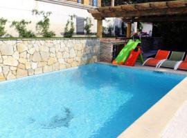 COSY COTTAGE with private pool, bed & breakfast kohteessa La Turbie