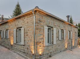 LozArt Traditional Stone House, hotel in zona Tsoukas Monastery, Ellinikón