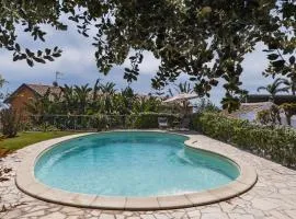 City Cottage with Garden & Pool by Wonderful Italy