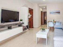 2 Bedroom Lovely Apartment In Chipiona, hotel in Chipiona