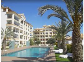 Guardamar Hill Resort Spa、El Moncayoのプール付きホテル