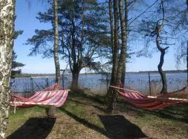 Linia brzegowa prywatny pomost własny kajak hamaki grill ognisko kominek w domu taras Domek dla 6 osób nad samą wodą BRZÓZKI 1