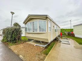 Lovely 6 Berth Caravan With Wifi At Steeple Bay In Essex Ref 36028b, kæledyrsvenligt hotel i Southminster