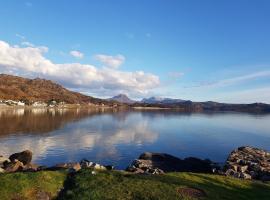 Port House, hotel with parking in Gairloch