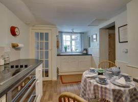 9 Gate Cottage, hotel with parking in Long Melford