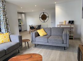 8 Middlecombe - Luxury Apartment at Byron Woolacombe, only 4 minute walk to Woolacombe Beach!, готель у місті Вулакомб