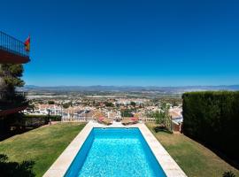 VILLA ANDALUCIA ATLANTIDA, casa con piscina privada, hotel ad Alhaurín de la Torre