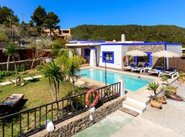 Villa Cas Pla 33, hotel with pools in Sant Joan de Labritja