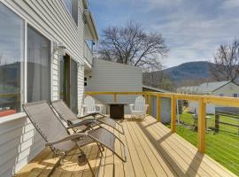 Scenic Home on the Delaware River, Pet-Friendly! โรงแรมในStarlight