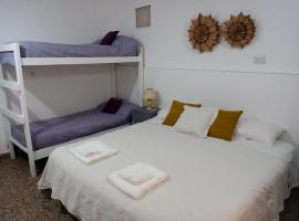 Cacique Catriel "PLANTA BAJA" check-in flexible, kuća za odmor ili apartman u gradu 'Catriel'