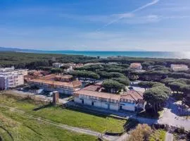 Apartment Appartamento La Cecinese by Interhome