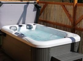 Lakes and Eden Valley. Thornhill Cabin, hotel u gradu Long Marton