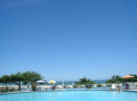 Ervino Praia Flat, hotel u gradu 'São Francisco do Sul'