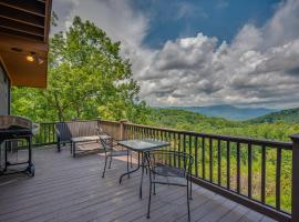 Tranquility Cabin With Mountain Views Pet Friendly, hotel di Saluda