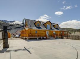 Large Sterling Cabin Less Than 1 Mi to Palisade State Park، فندق في Manti