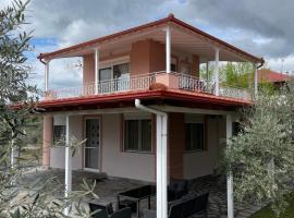 Seaside House, holiday home in Karianí