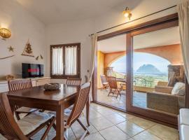 [FREE Parking] Villa - stunning view of Tavolara: Porto San Paolo'da bir otoparklı otel