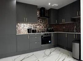 Two bed apartment with balcony Slough,Windsor,Legoland