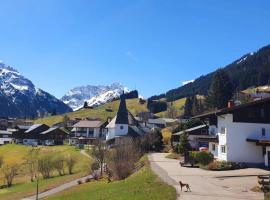 Bergjuwel Kleinwalsertal – apartament w mieście Hirschegg