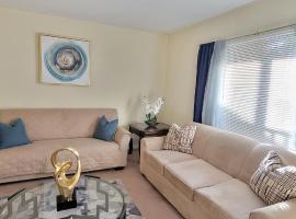 Prime Location for UF Visitors 2BR Condo with Pool and Fast Wi-Fi, hotel in zona Oaks Mall, Gainesville