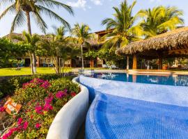 Casa Manzanillo - Beach Room - Ocean Front Room at Exceptional Beach Front Location，位于特隆戈内斯的带泳池的酒店