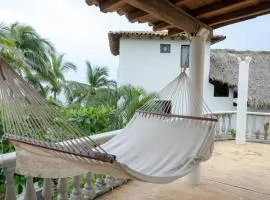 Casa Manzanillo - Bridge Room - Ocean View Room at Exceptional Beach Front Location