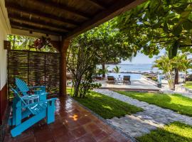 Casa Manzanillo - Sunset Room - Ocean Front Room at Exceptional Beach Front Location, bed & breakfast σε Troncones