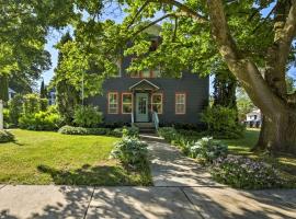 Walk to Dtwn Shops and Eats Sturgeon Bay Retreat, hotel near Door County Cherryland - SUE, 