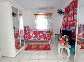 Charming 1-Bedroom House in St Thomas Jamaica, хотел, който приема домашни любимци, в Belfast