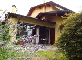 Your family home in Luino, hotell i Luino