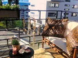 Cozy apartment close to city center with FREE parking and balcony