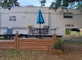 Camper on 5 acres, hotel a Clermont