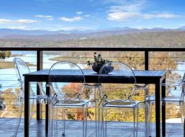 Aqua La Vista - 4 Bedroom Pet Friendly House, hotel di Merimbula