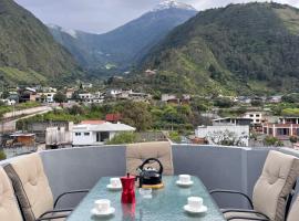 Penthouse w/rooftop terrace - volcano view, hotel em Baños