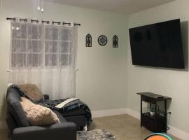 Miami Private Family Home Apt 2, hotel in Tamiami